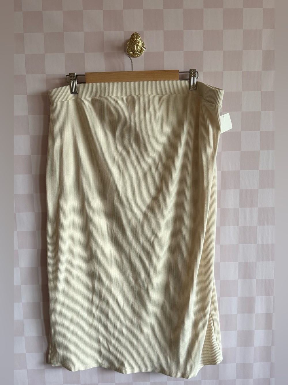 🧶🦊🍄🍁🍂🌻🌞
Cream Ribbed Midi Skirt
